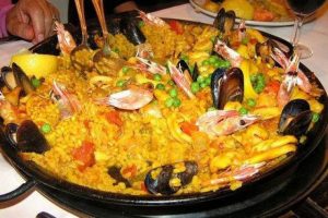 Paella Valenciana از غذاهای معروف اسپانیا