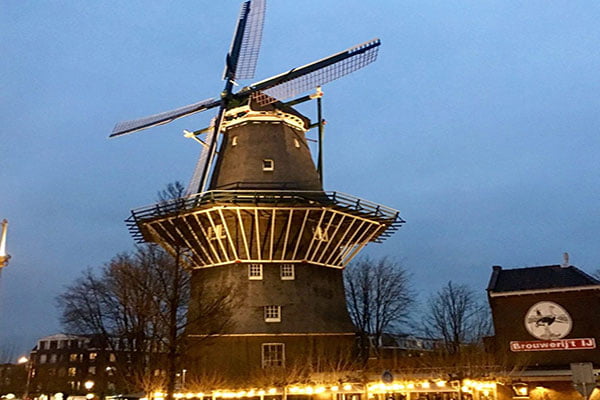آسیاب بادی دِ خووایا (ِDe Gooyer Windmill) | راهنمای گردشگری اروپا
