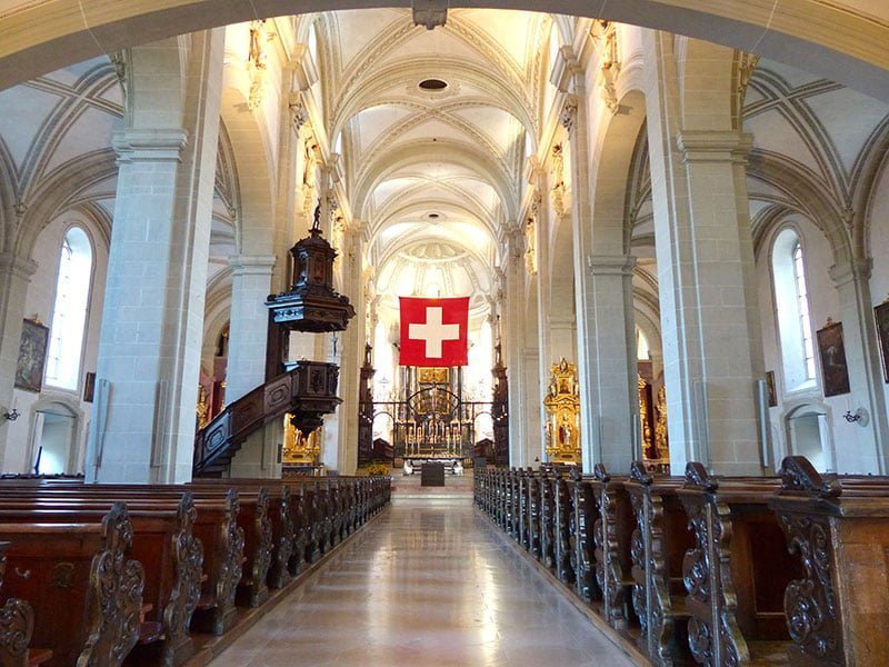 کلیسای هافکریش یا کلیسای سنت لئودگار ( Hofkirche, or the Court Church of St. Leodegar )